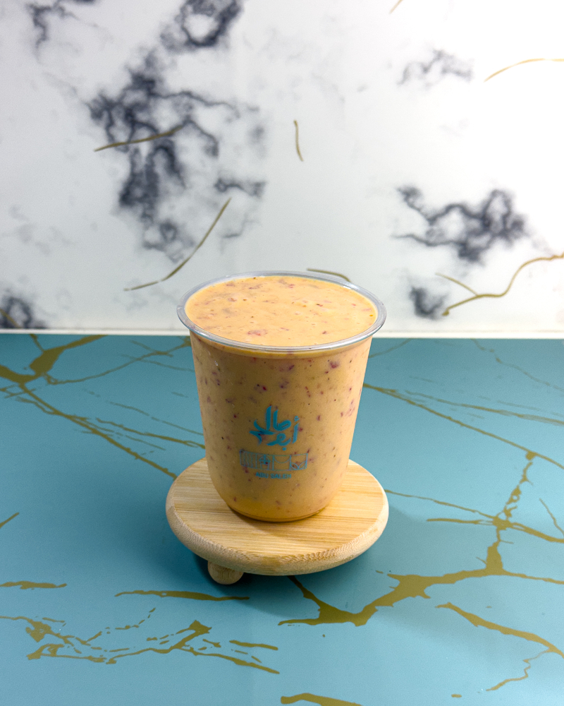 منغا مع فراولة