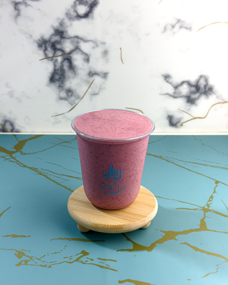 موز وحليب وفراولة