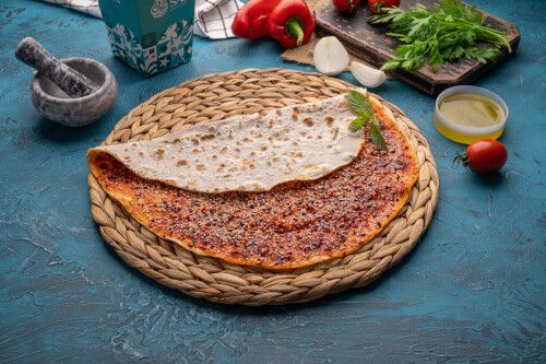 منقوشة محمرة